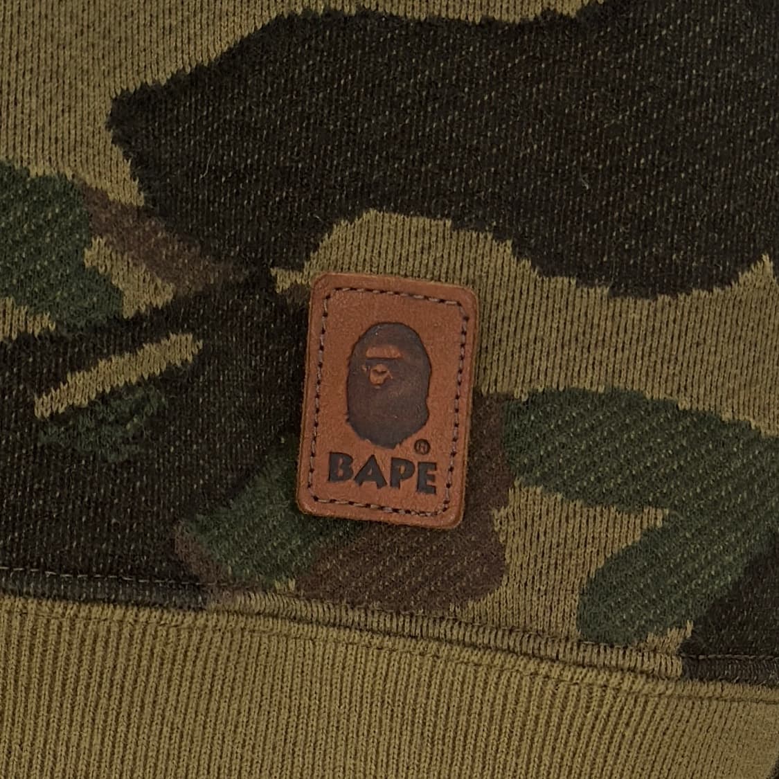 베이프 퍼스트카모 레더 사루 패치 맨투맨  상품이미지3