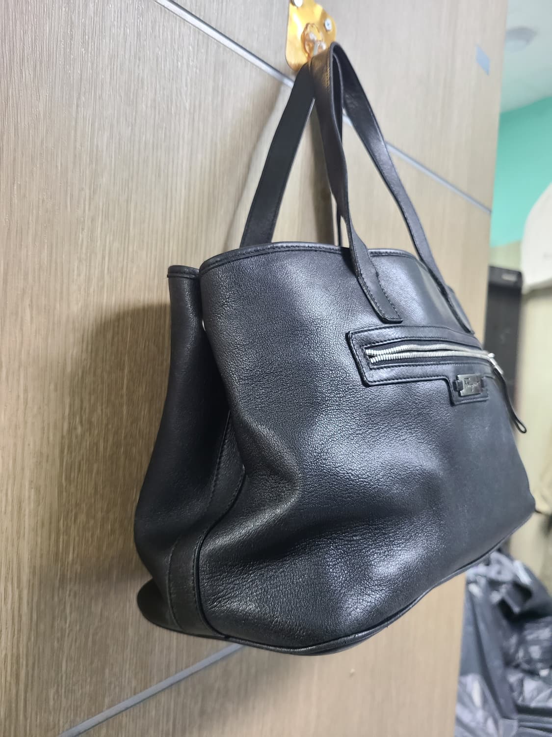 페레가모 블랙 레더 토트백  상품이미지2