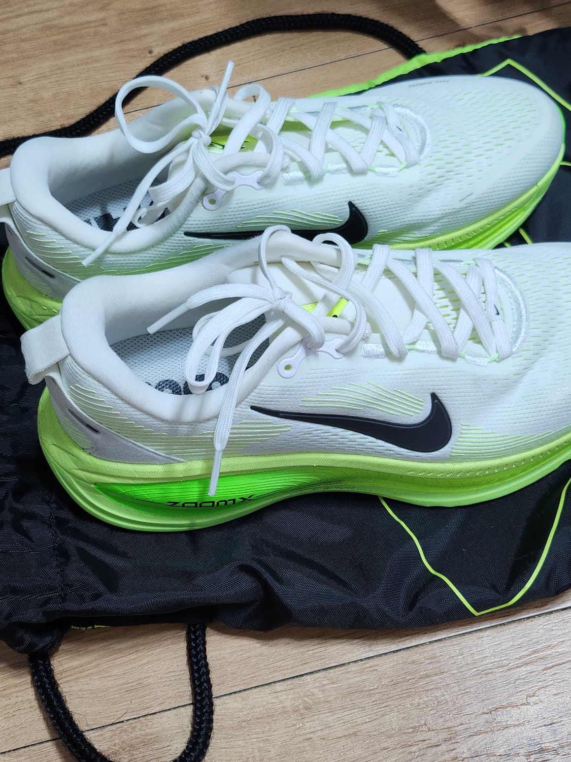 나이키 보메로18 러닝화 270 상품이미지2