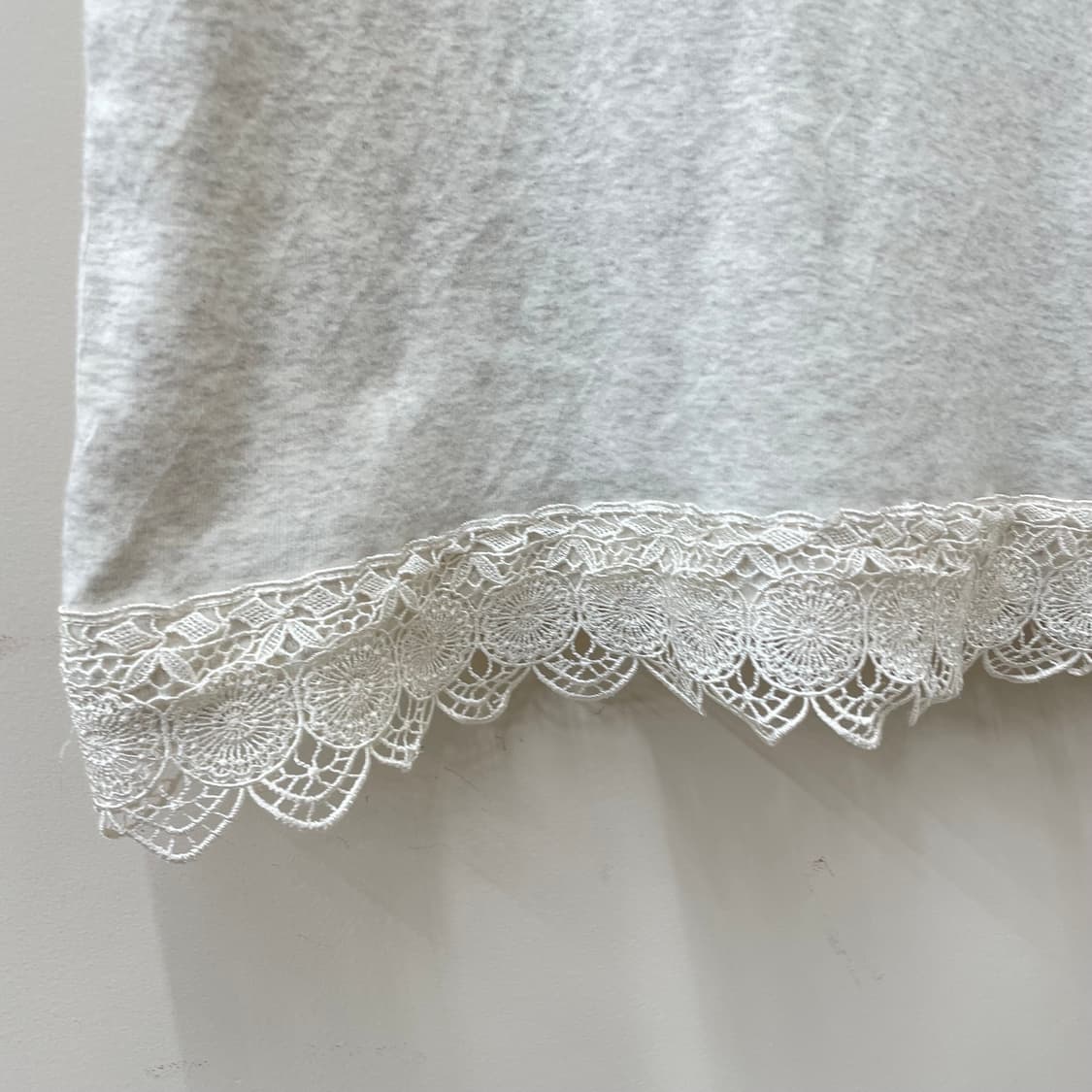 빈티지 레이스 디테일 그레이 슬리브리스 상품이미지4