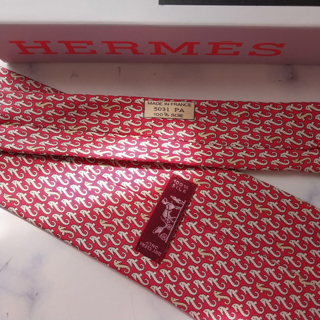 에르메스 실크 레드 해마 패턴 넥타이 9.0cm A+등급 K2548 상품이미지9