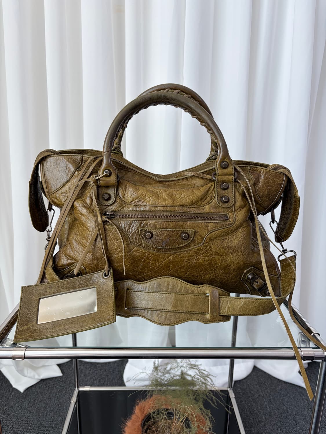 발렌시아가 시티 모터백 카키 올리브 상품이미지2