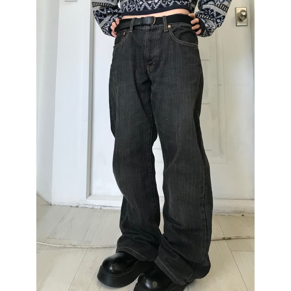 로우라이즈 블랙 데님 팬츠 상품이미지1