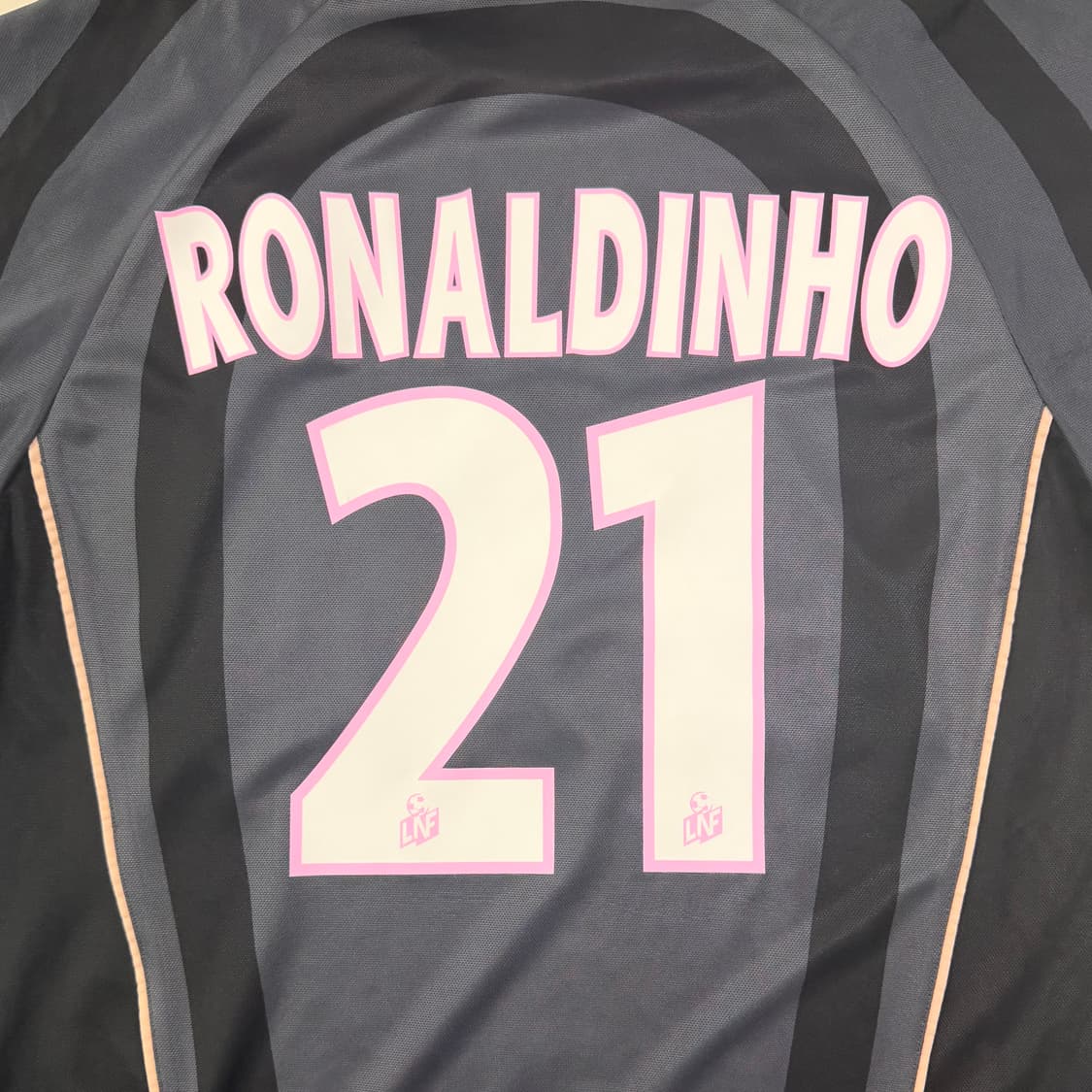 01-02 파리생제르망 서드 호나우지뉴 유니폼 상품이미지2