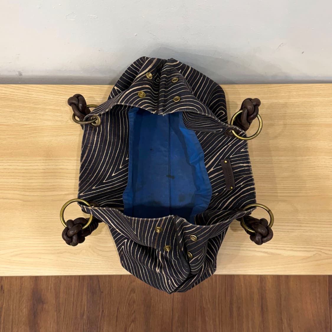 보테가 베네타 토트백 에스닉 패턴 트위스트 꼬임 핸들 디테일 브라운 상품이미지5