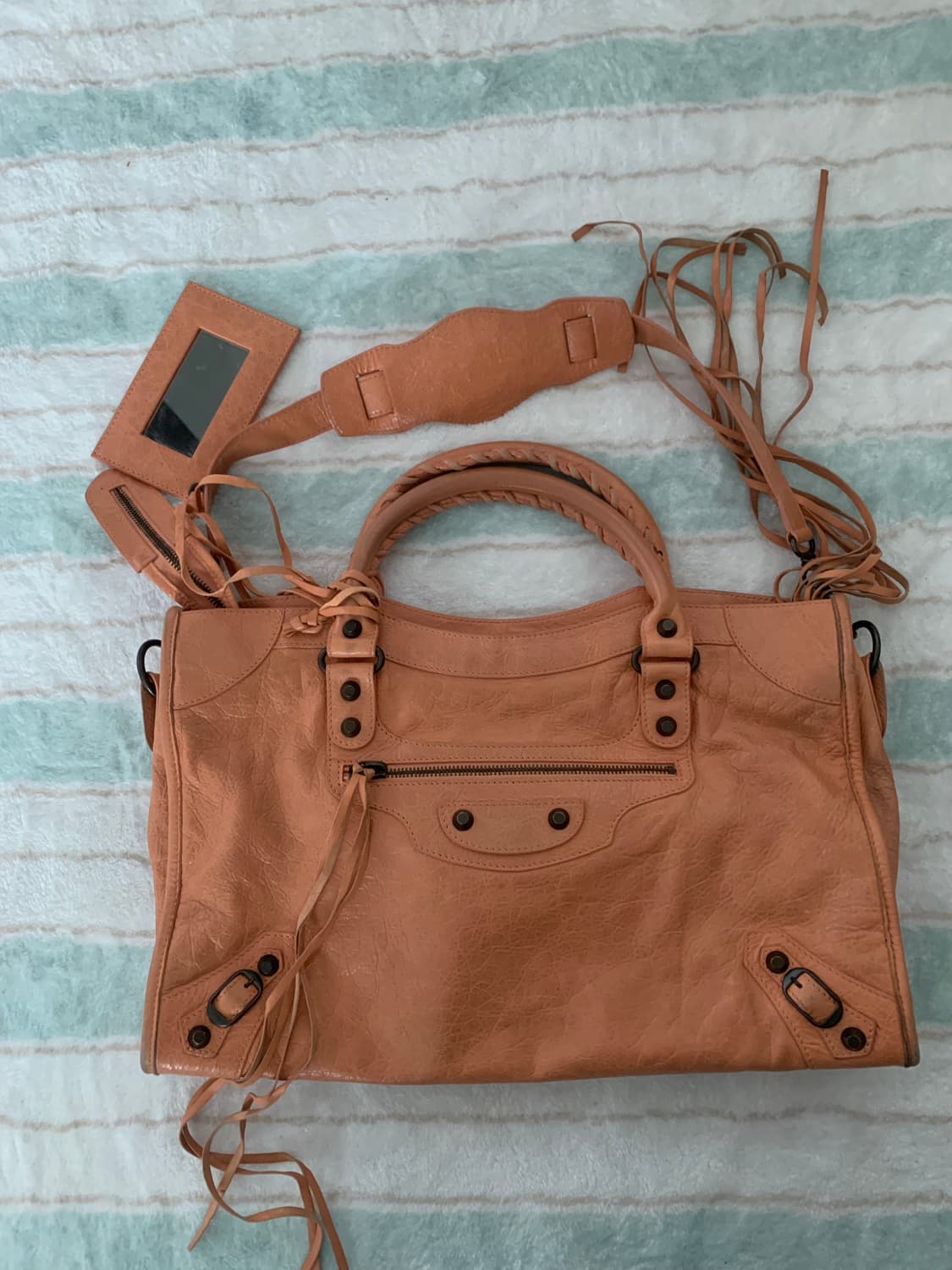 발렌시아가 시티백 미듐 르시티 모터백 상품이미지1