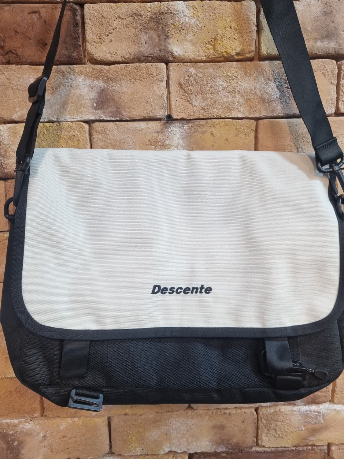 데상트 메신저백 상품이미지2