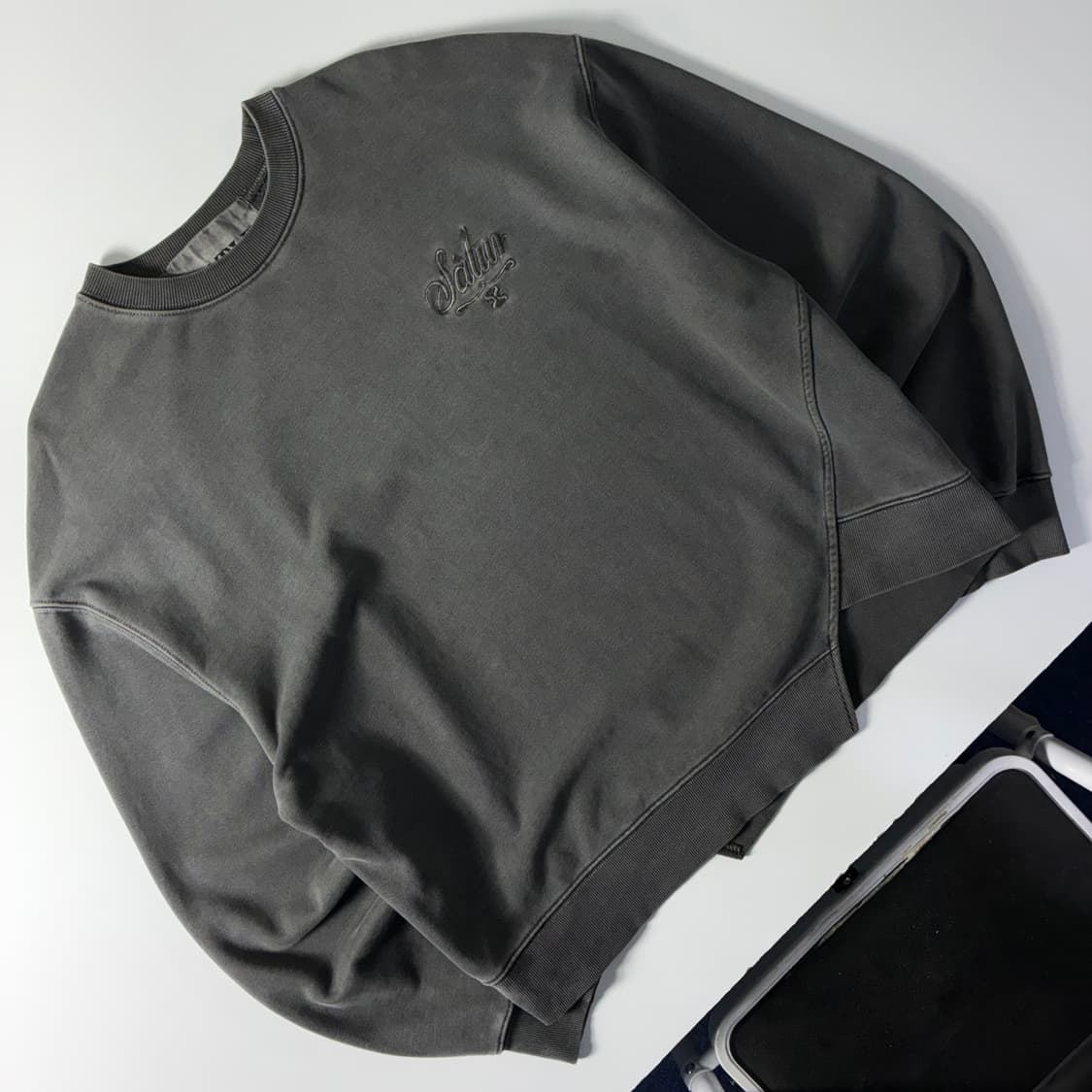 Satur  세터 더블린 언발란스 차콜 맨투맨  상품이미지2