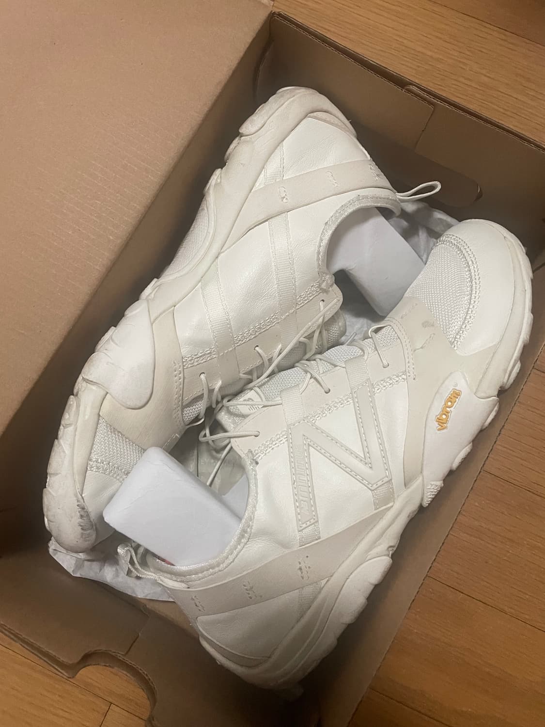 275) 이세이미야케 뉴발란스 MT10O 화이트 상품이미지1