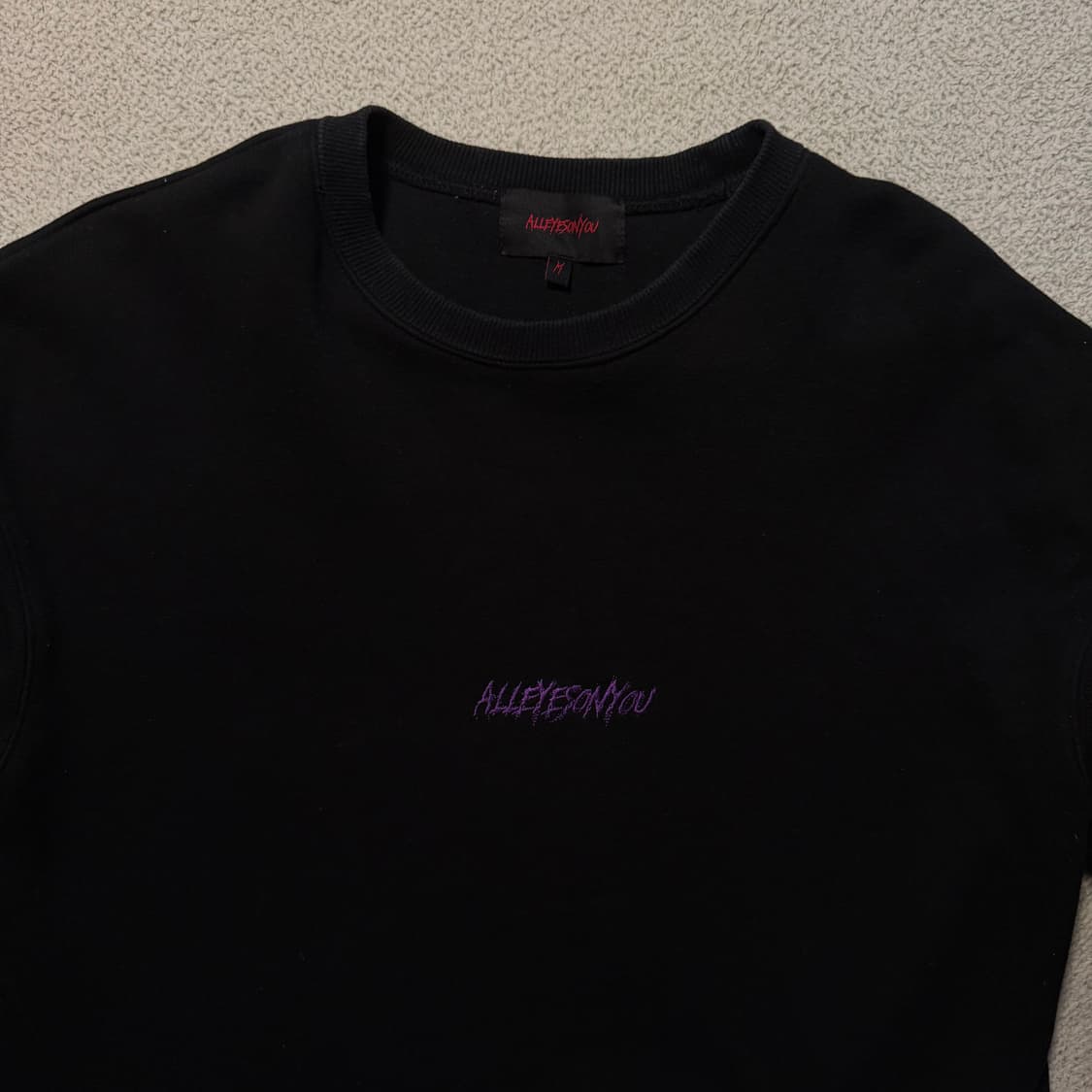 All eyes on you 레이어드 염소 맨투맨 상품이미지6