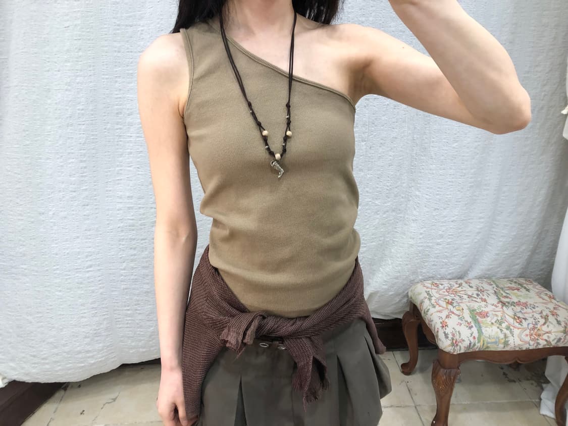 Khaki one shoulder top 상품이미지3
