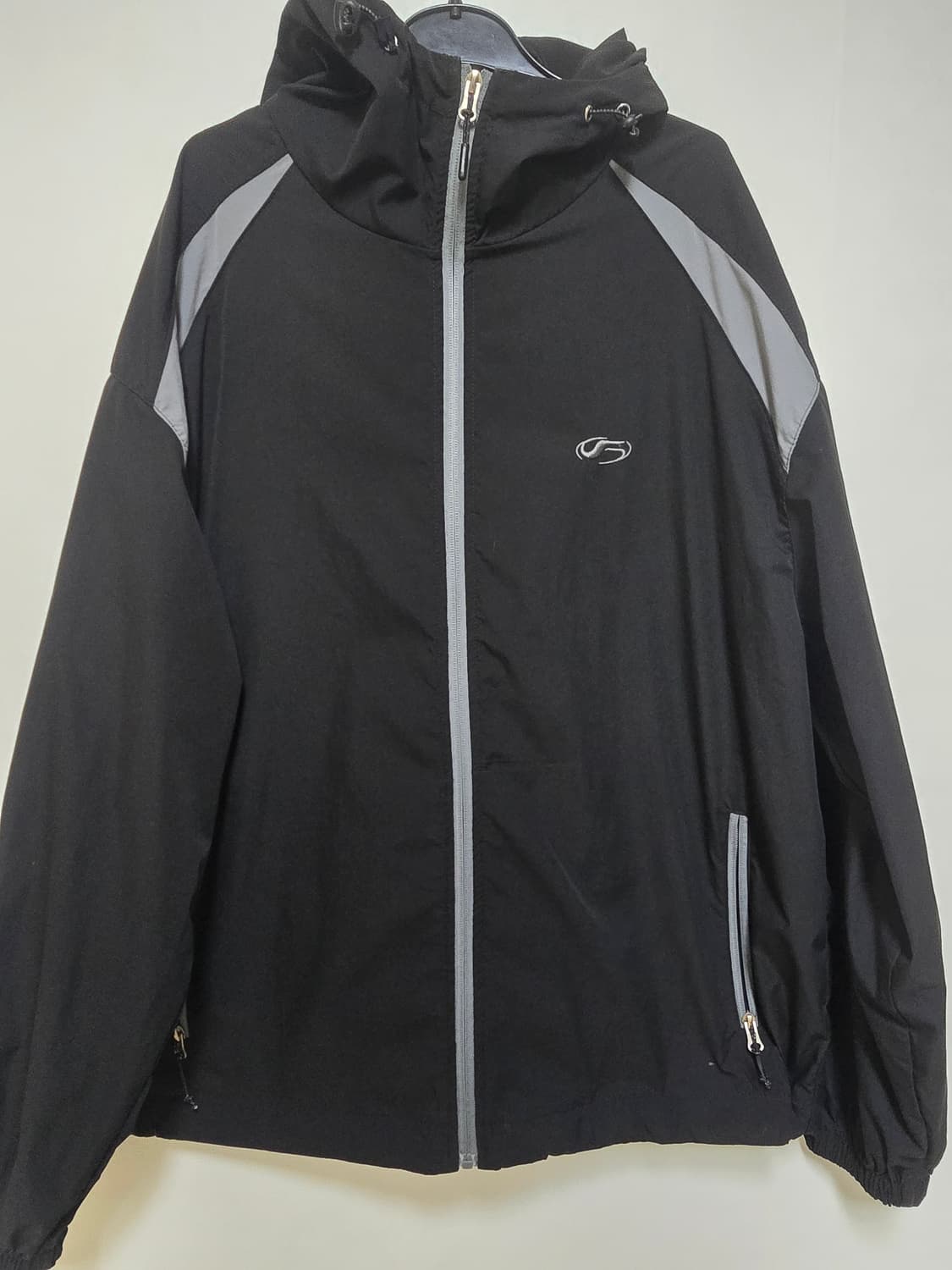 필루미네이트 바람막이 급처 상품이미지1