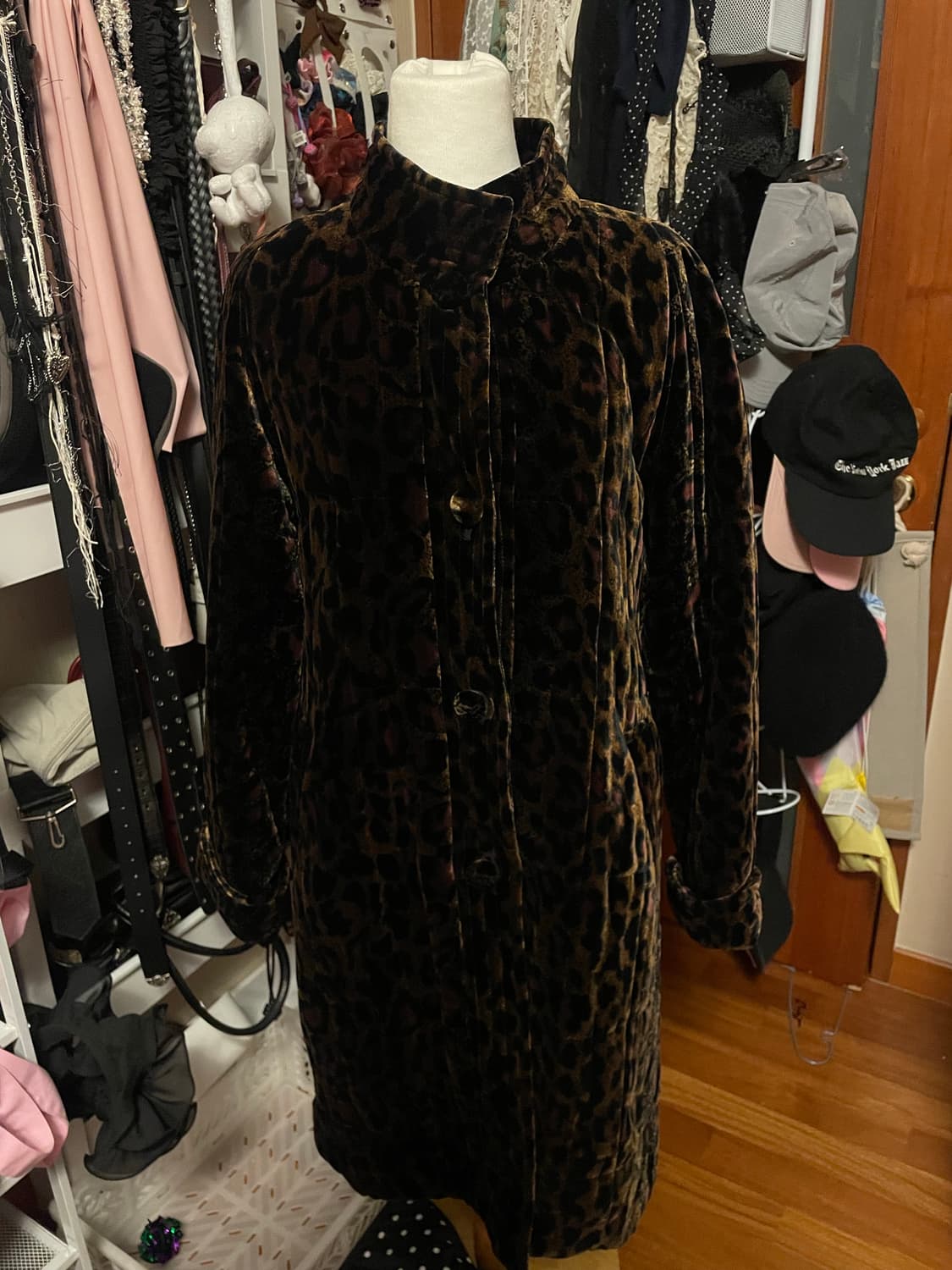 호피 벨벳 롱코트 상품이미지1