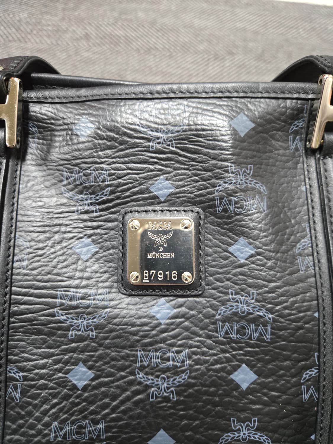 엠씨엠 MCM 쇼퍼백 블랙 비세토스 상품이미지3