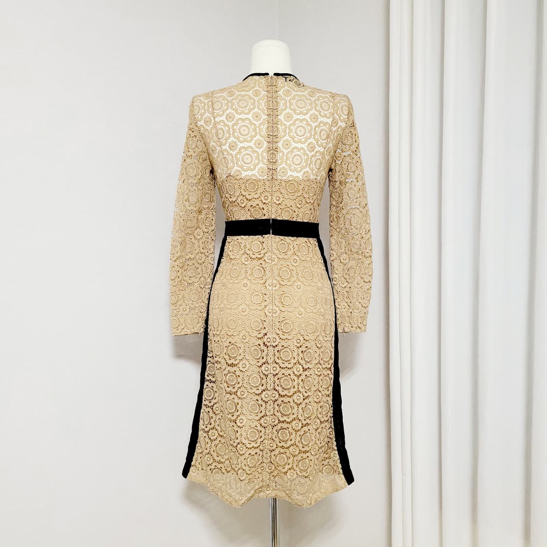 버버리 프로섬 드레스 원피스 골드자수 레이스 (55) 상태최상 상품이미지4