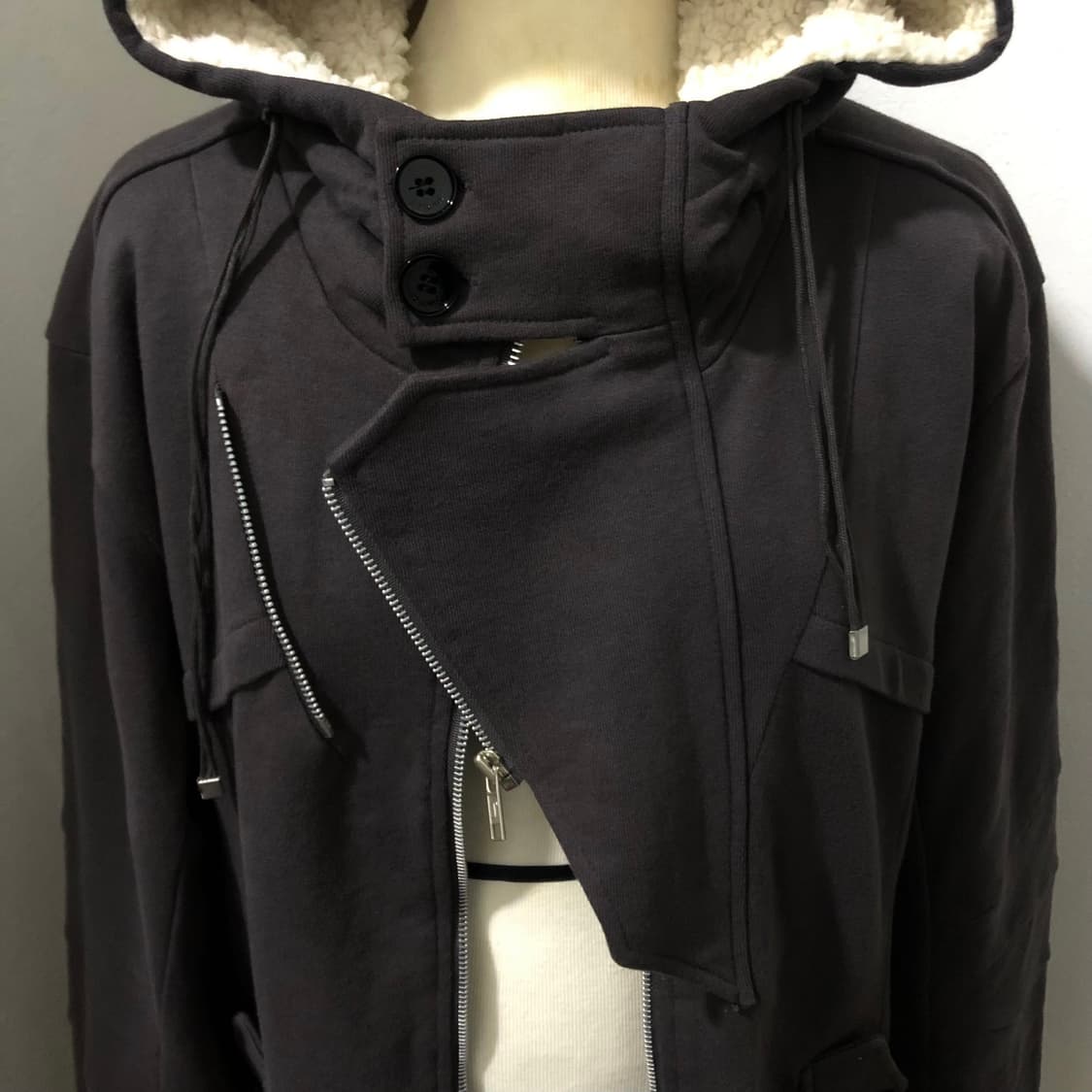 jack&jill 챠콜 그레이 지퍼 절개 버튼 포인트 후드 집업 상품이미지3