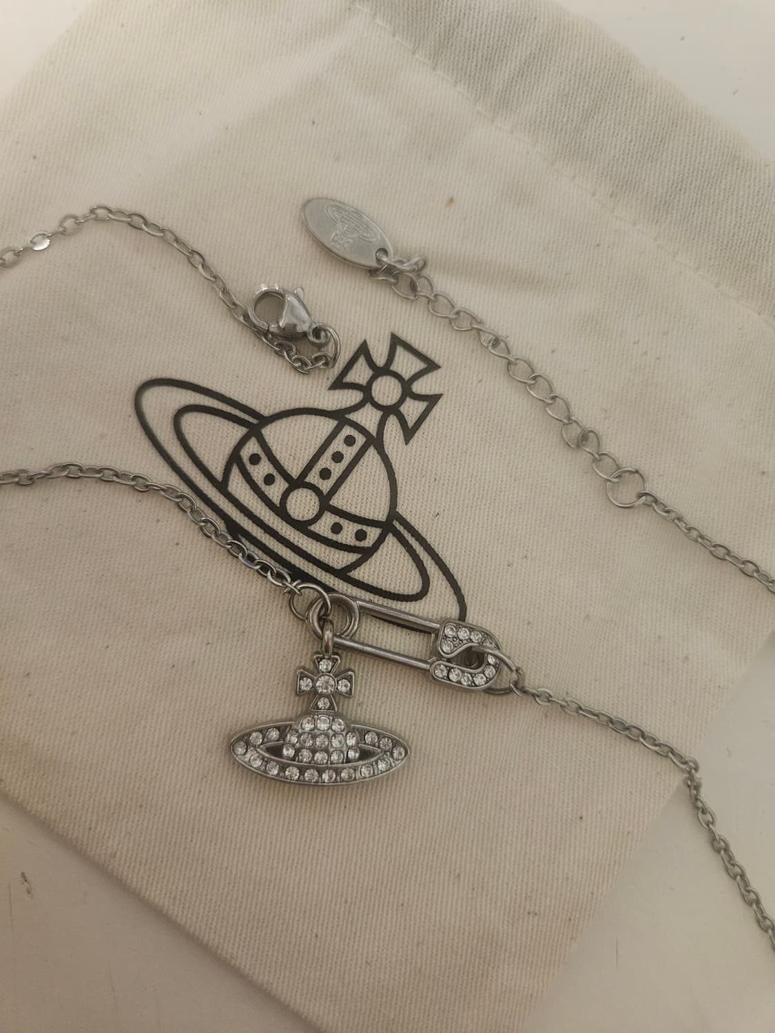 Vivienne westwood safety pin necklace 상품이미지1