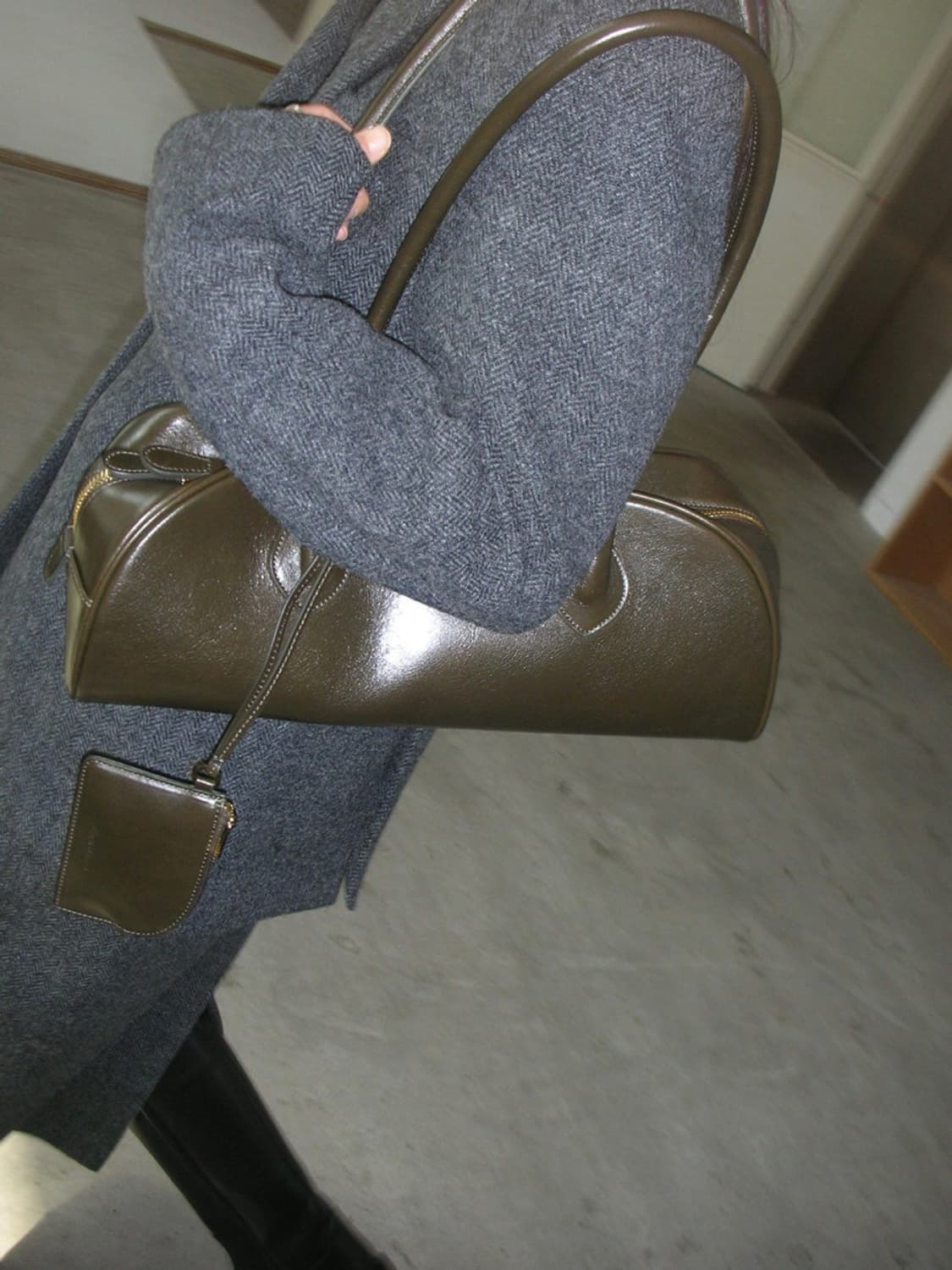 위아 바게트 숄더백 카키/와인 상품이미지2