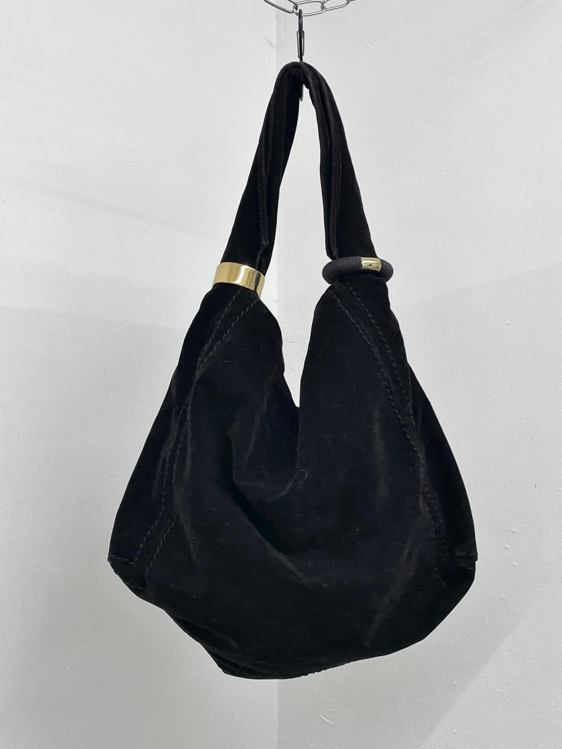 JPN 블랙 벨벳 골드 링 호보백 상품이미지1
