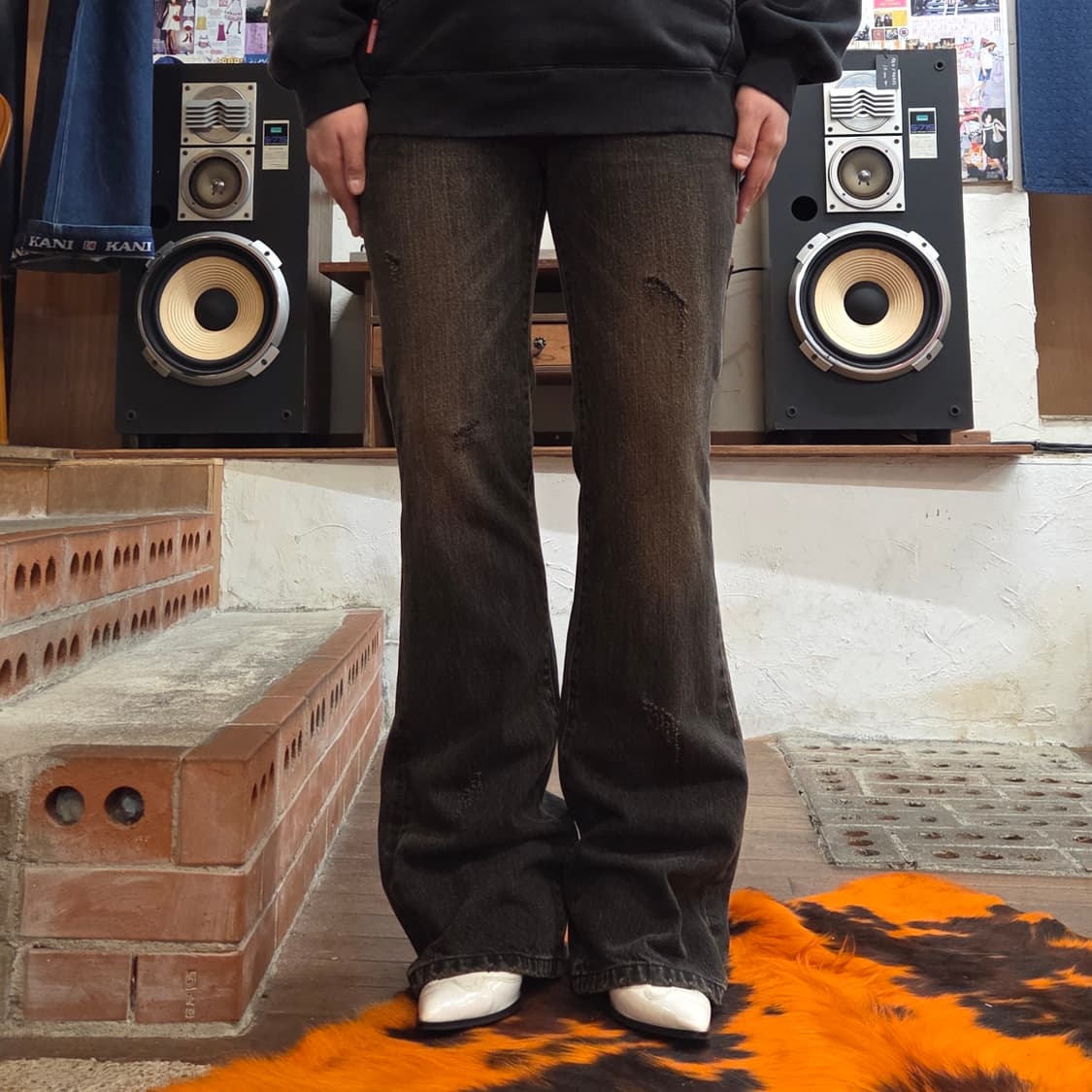 빈티지 샌드워싱 데미지 그레이 부츠컷 팬츠 상품이미지1