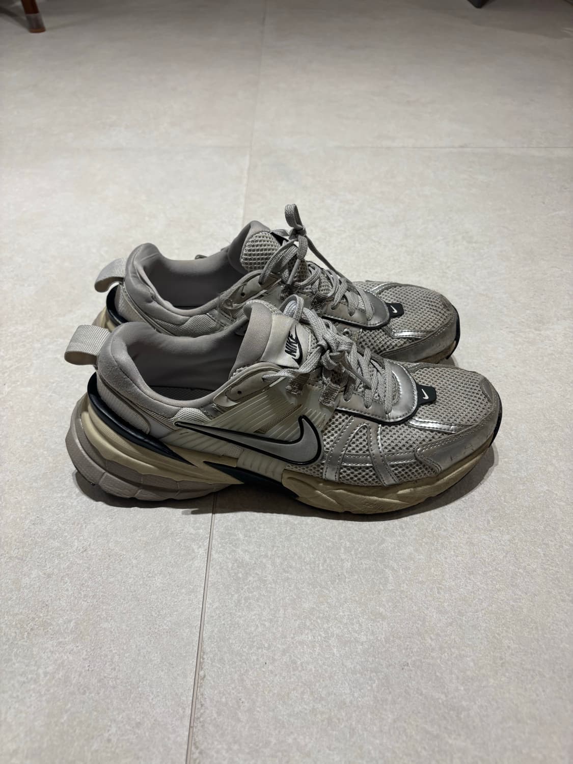 나이키 v2k 상품이미지1