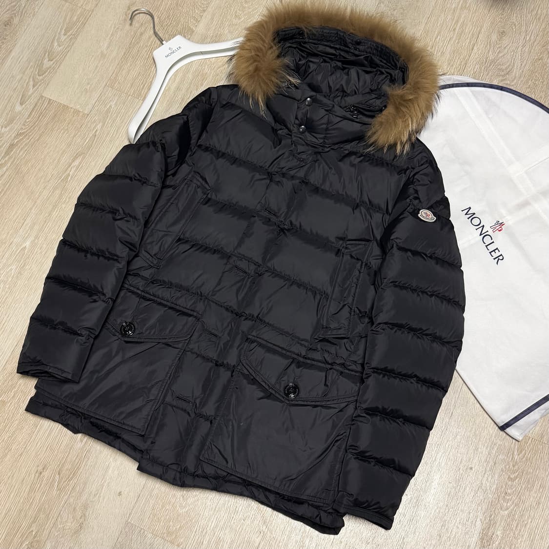 [블랙 5/새상품급] 몽클레어 클루니 패딩 블랙 풀구성 상품이미지1