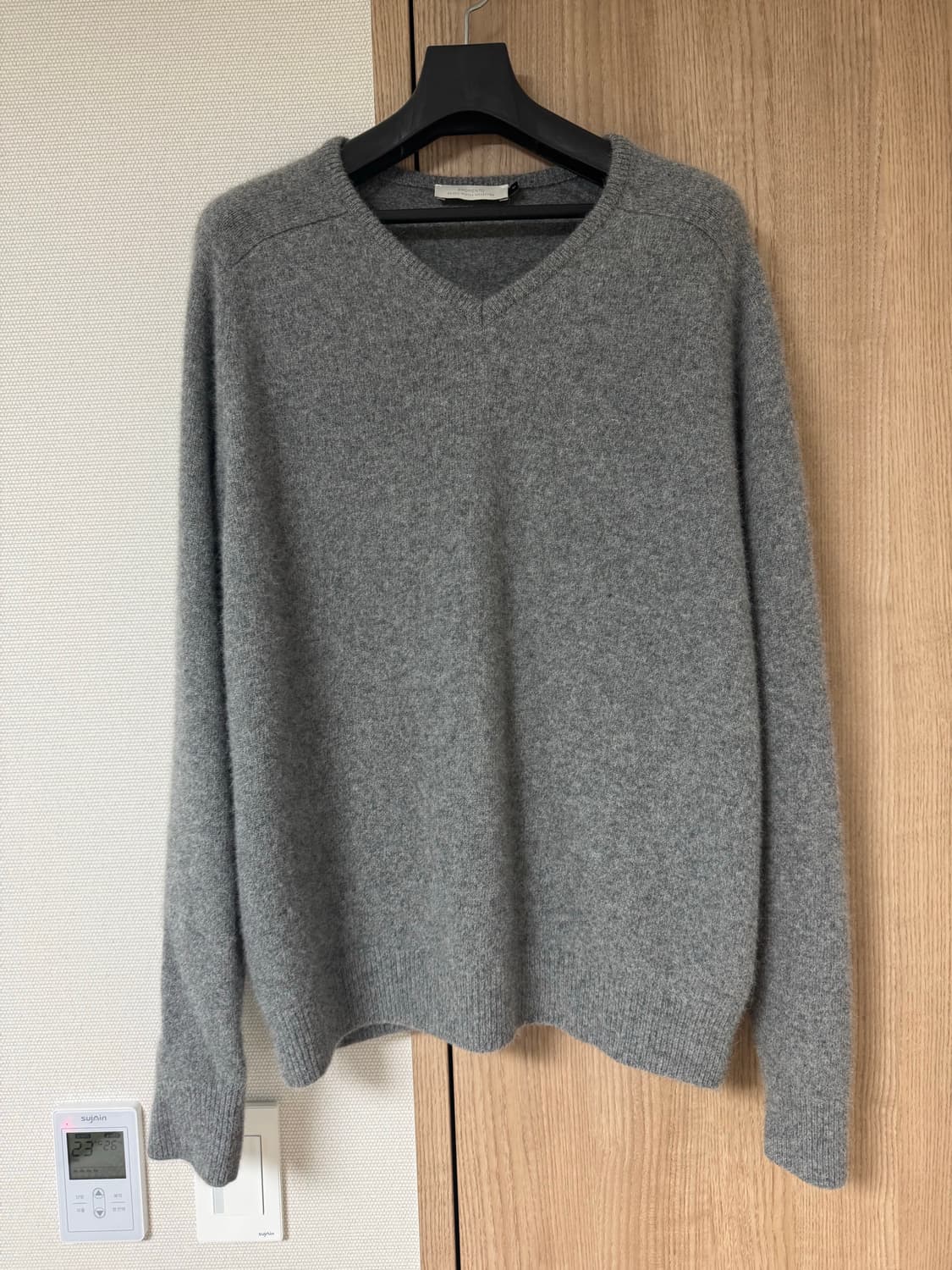 아모멘토 라쿤 브이넥 니트 차콜 M 상품이미지1