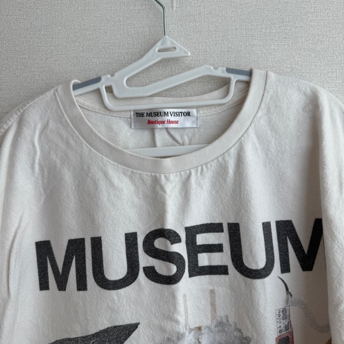 L 더뮤지엄비지터 반팔 핸드 스프레이 반팔티셔츠 상품이미지3