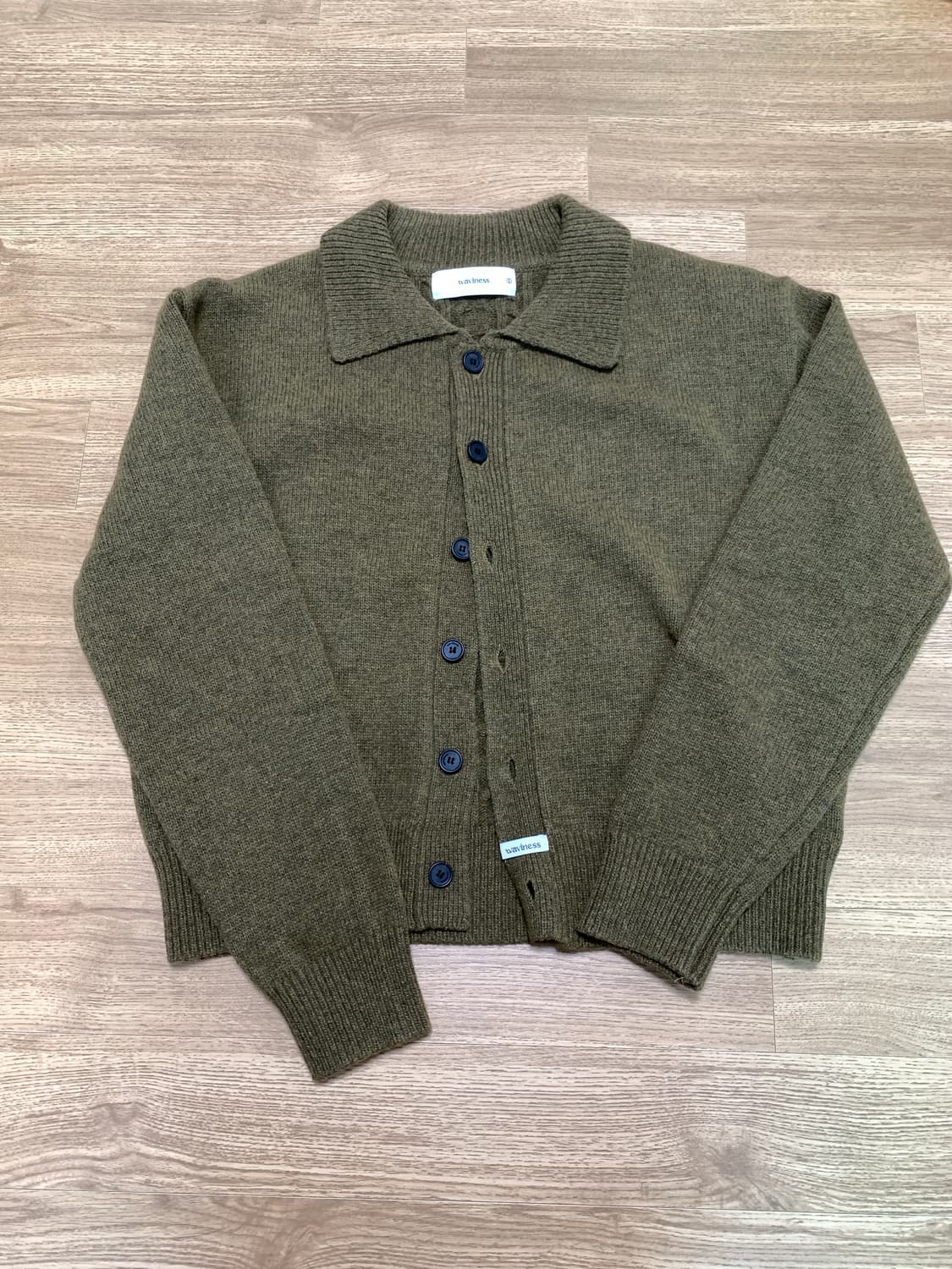 웨이비니스 라벨 포인트 카라 가디건 1사이즈 카키브라운 상품이미지1