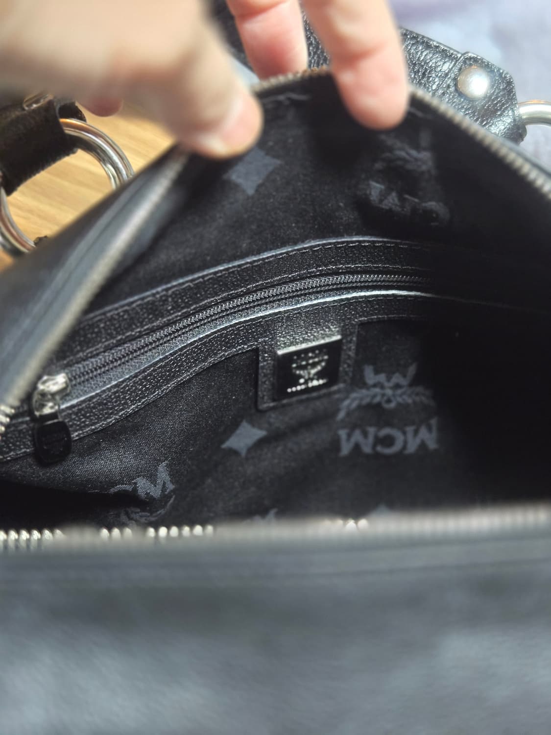 MCM 블랙 가죽 은장 보스턴백 토트백 [정품] 상품이미지9