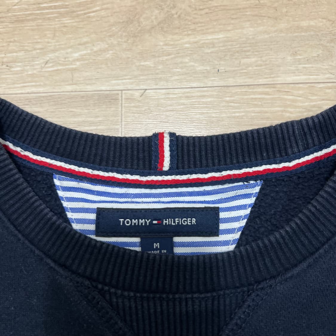 타미힐피거 플래그 빅프린팅 기모 맨투맨 [네이비] M/95 상품이미지4
