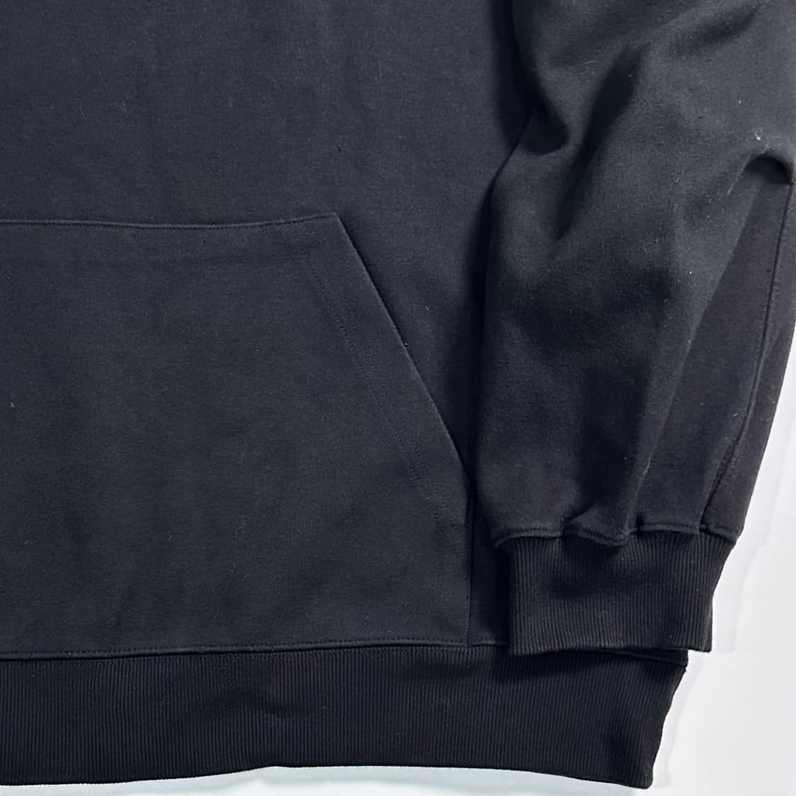 아더에러 블랙 맨투맨 상품이미지5