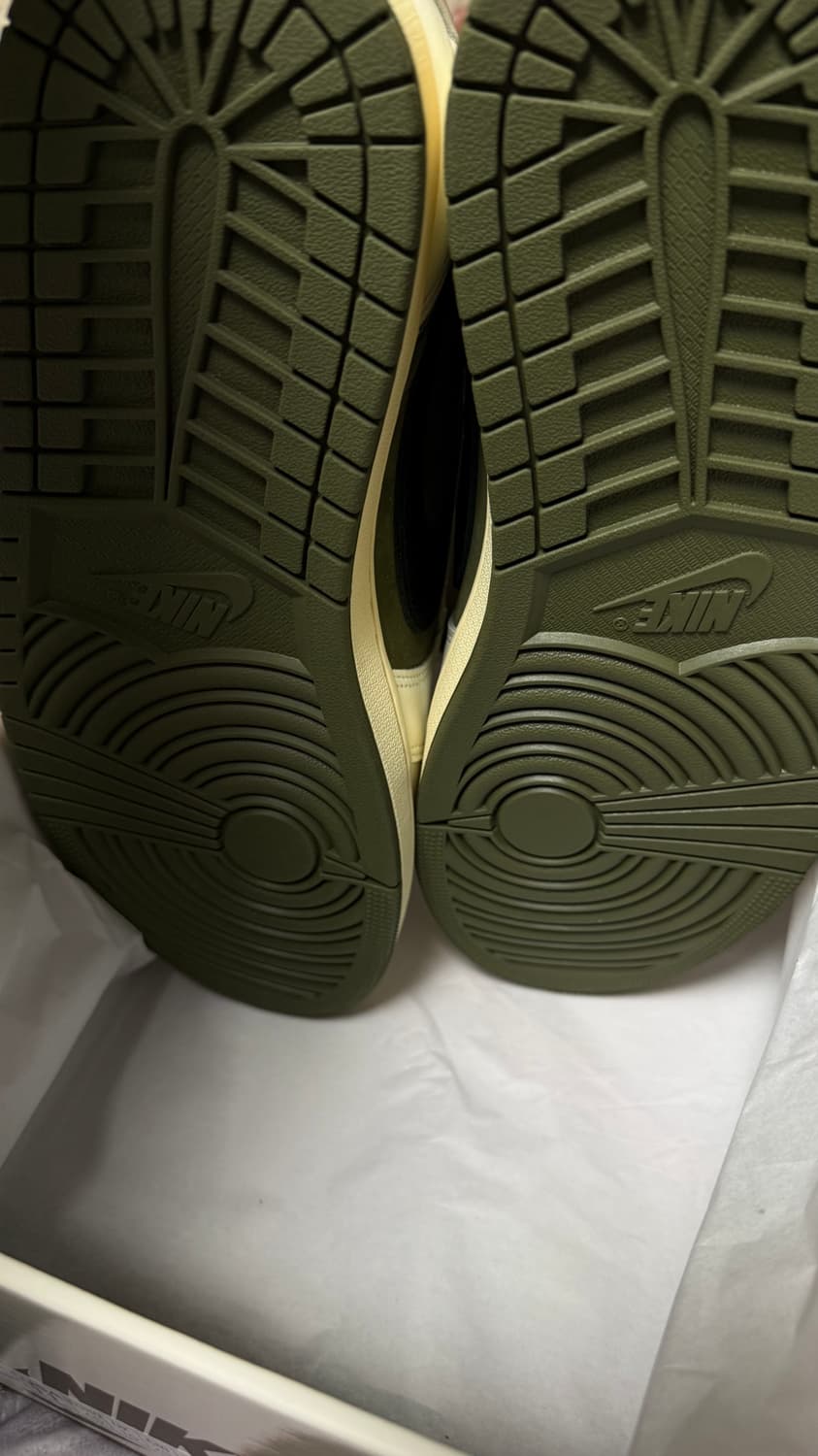 [290] 나이키 트래비스 스캇 로우 리버스 올리브 상품이미지6