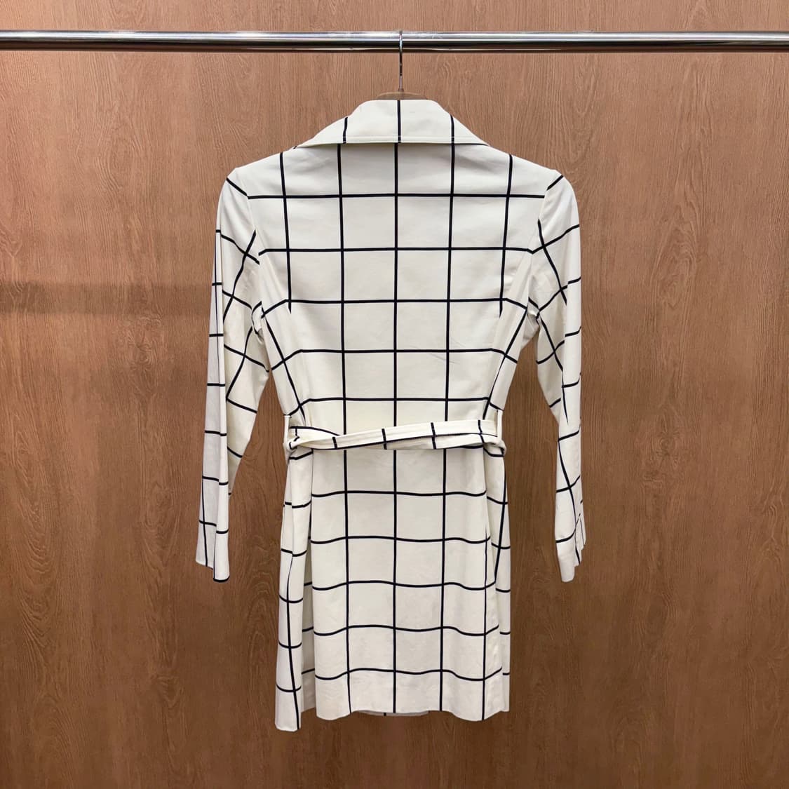 버버리 런던 트렌치 코트 더블브레스트 노치드 라펠 체크 디테일 화이트 상품이미지3