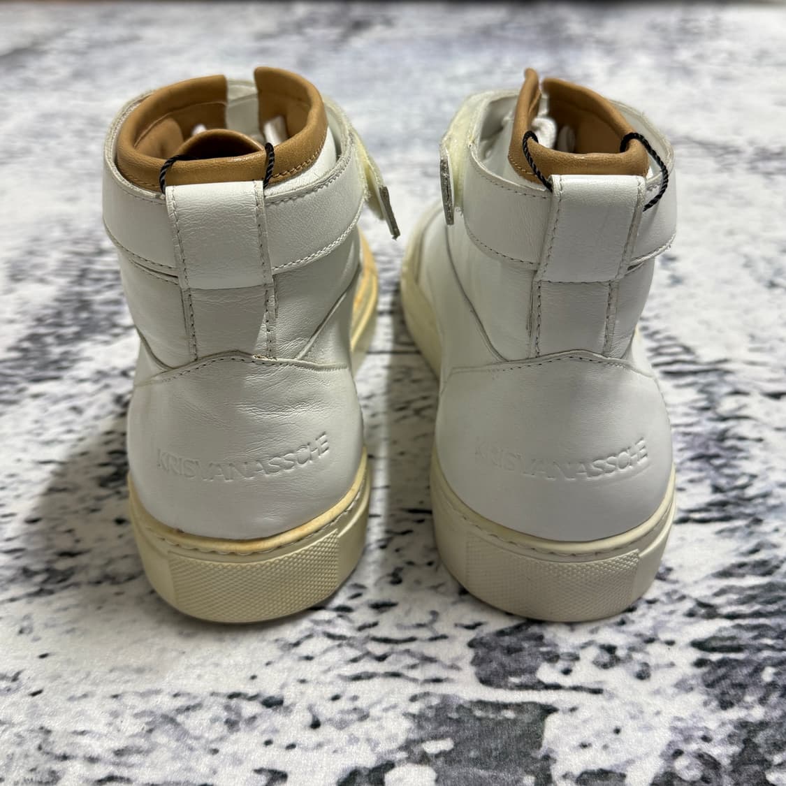 (새상품)크리스반아쉐 09FW 스트랩 스니커즈 화이트 41.5 상품이미지3