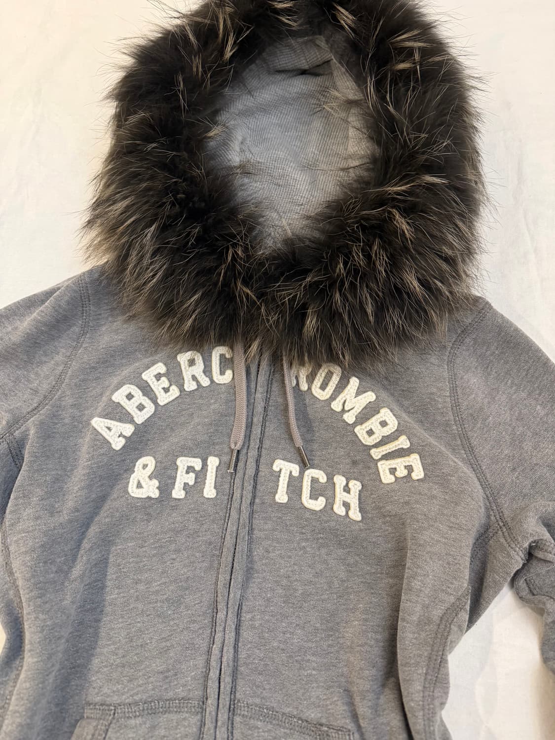 아베크롬비 딱붙핏 울프죠 y2k 퍼 후드집업 그레이 상품이미지2