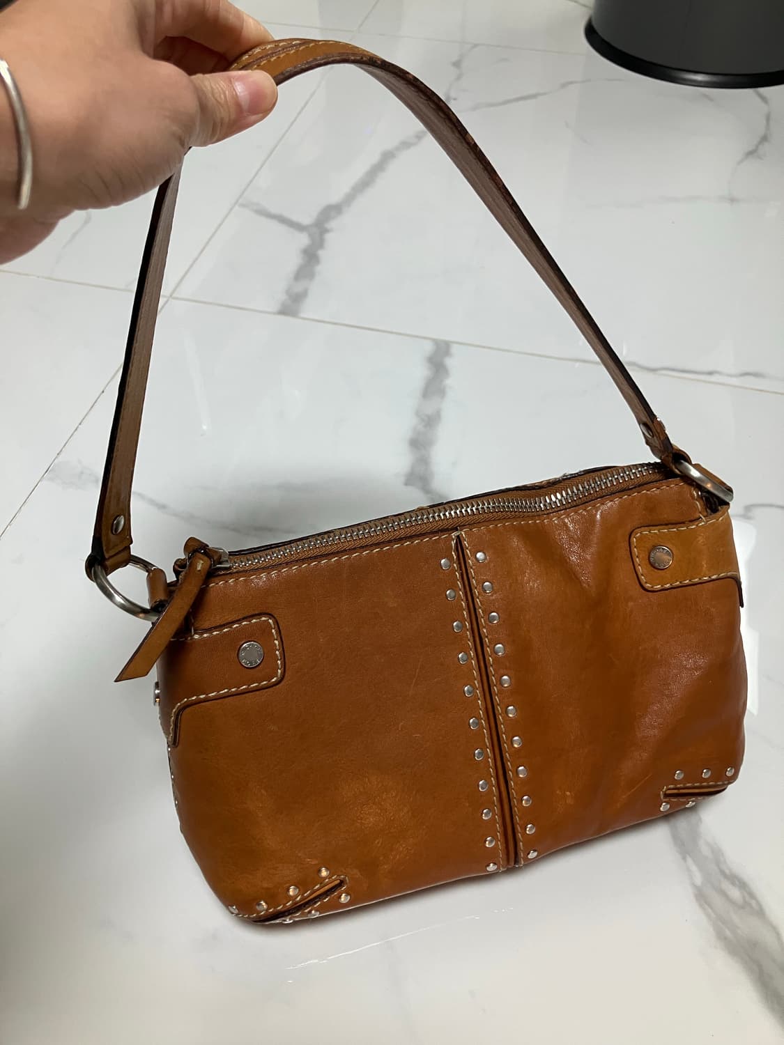 마이클 코어스 브라운 가죽 스터드 astor 아스터 미니 숄더백 상품이미지2