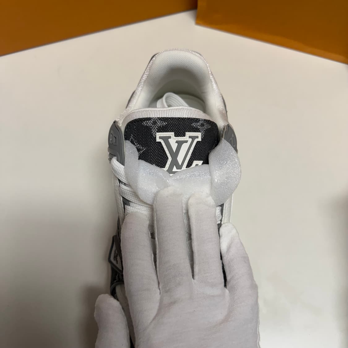 [정품/새상품/초특가] 루이비통 LV트레이너 스니커즈 그레이 상품이미지6