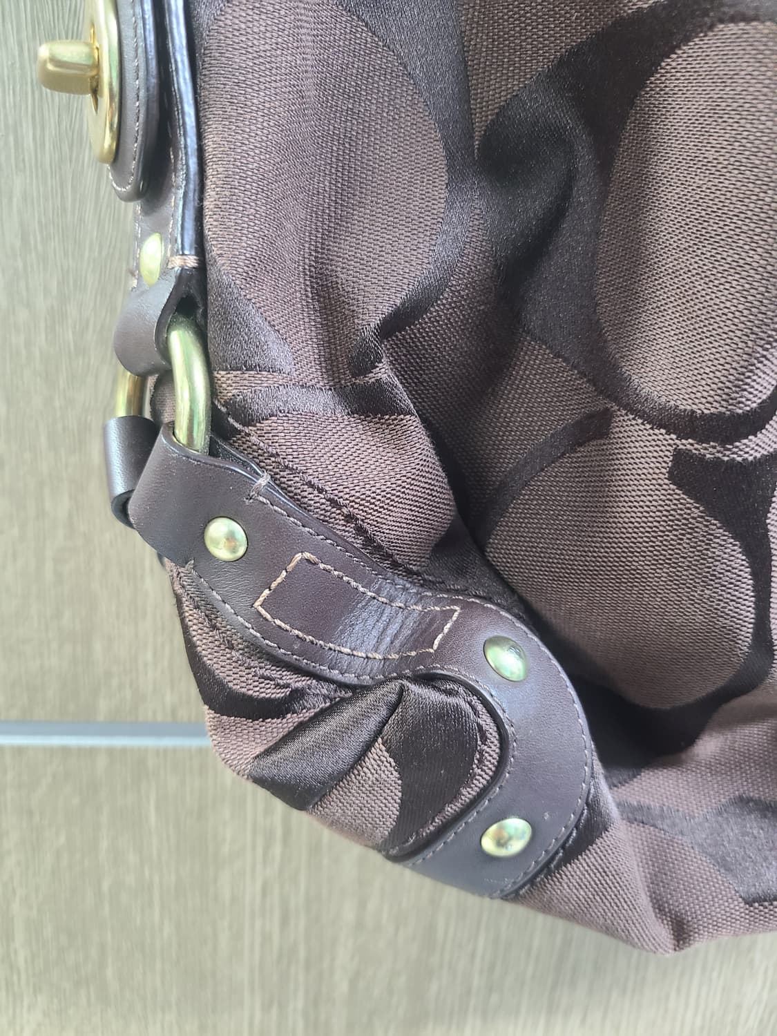 코치 브라운 시그니처 숄더백 상품이미지2