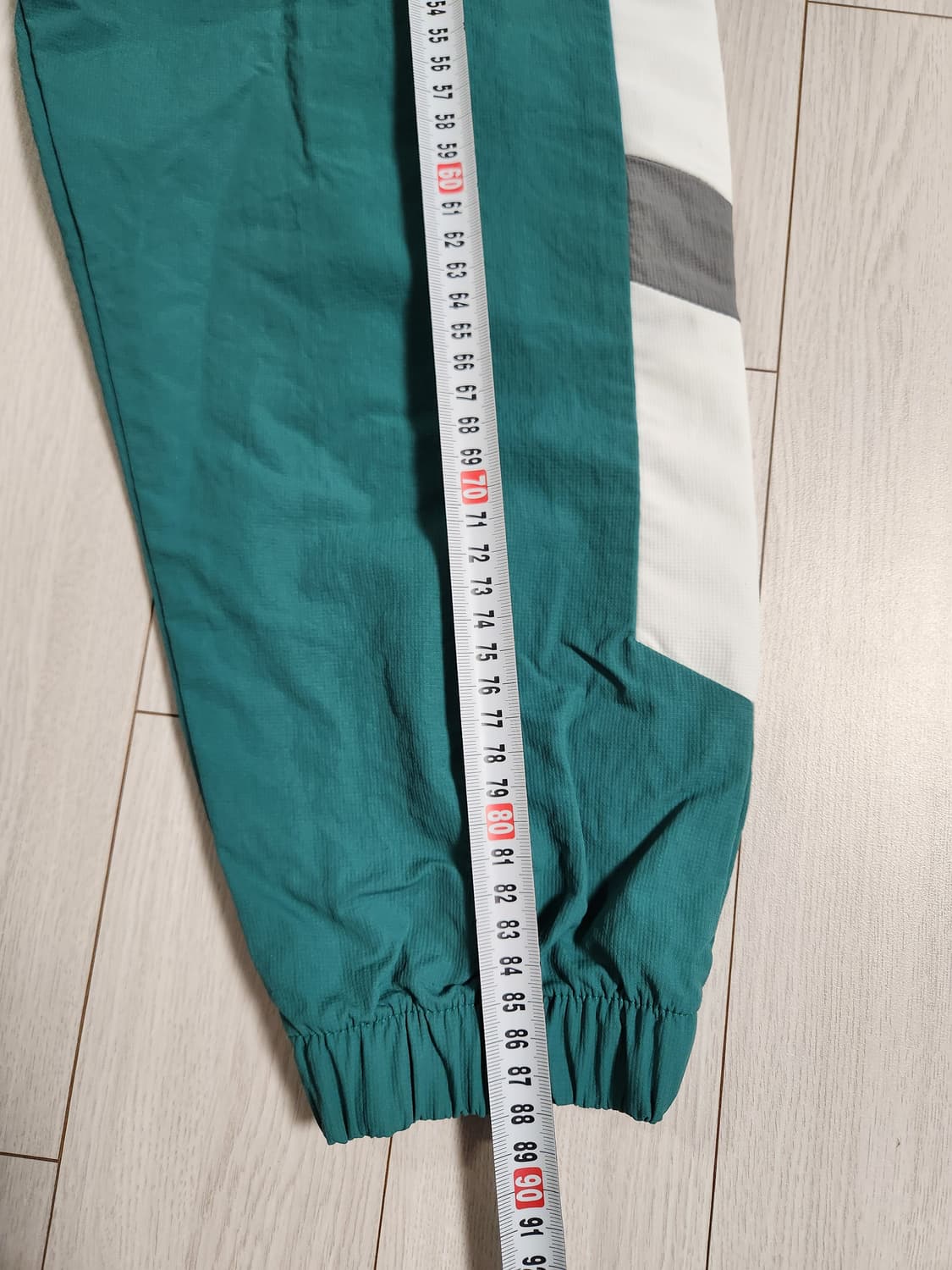 아디다스 이큅먼트 윈드 트랙 팬츠 품명 EQT WIND PANT 사이즈M 상품이미지3