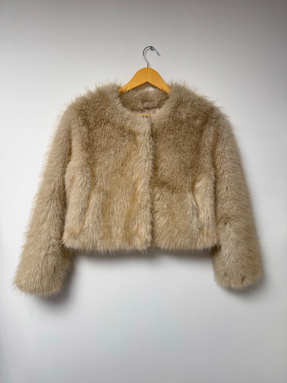 le plein 르플레인 뮤즈 퍼 자켓 크롭 노카라 퍼자켓 상품이미지8