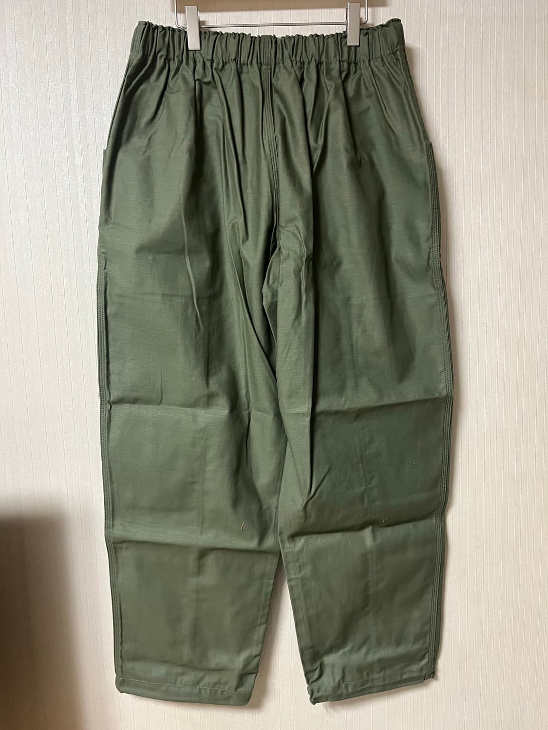 [M] 남이서팔 코티드 백사틴 카고팬츠 올리브 상품이미지2