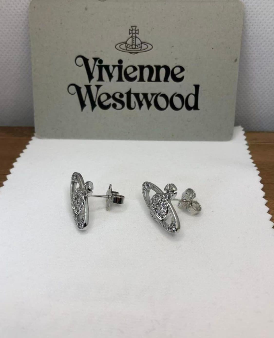 비비안웨스트우드 아카이브 화이트 크리스탈 시그니처 orb 귀걸이 상품이미지3