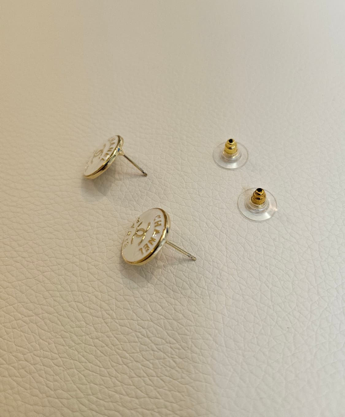 샤넬 단추 CC로고 아이보리 귀걸이 업사이클링 상품이미지5