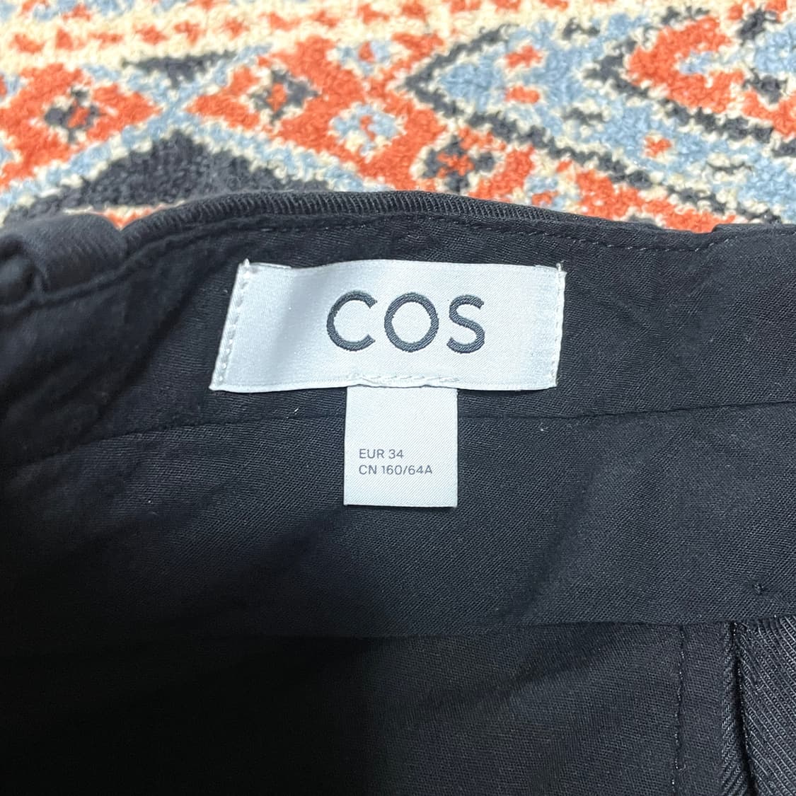 코스 블랙 하이웨스트 핀턱 롤업 팬츠 여성34 상품이미지3