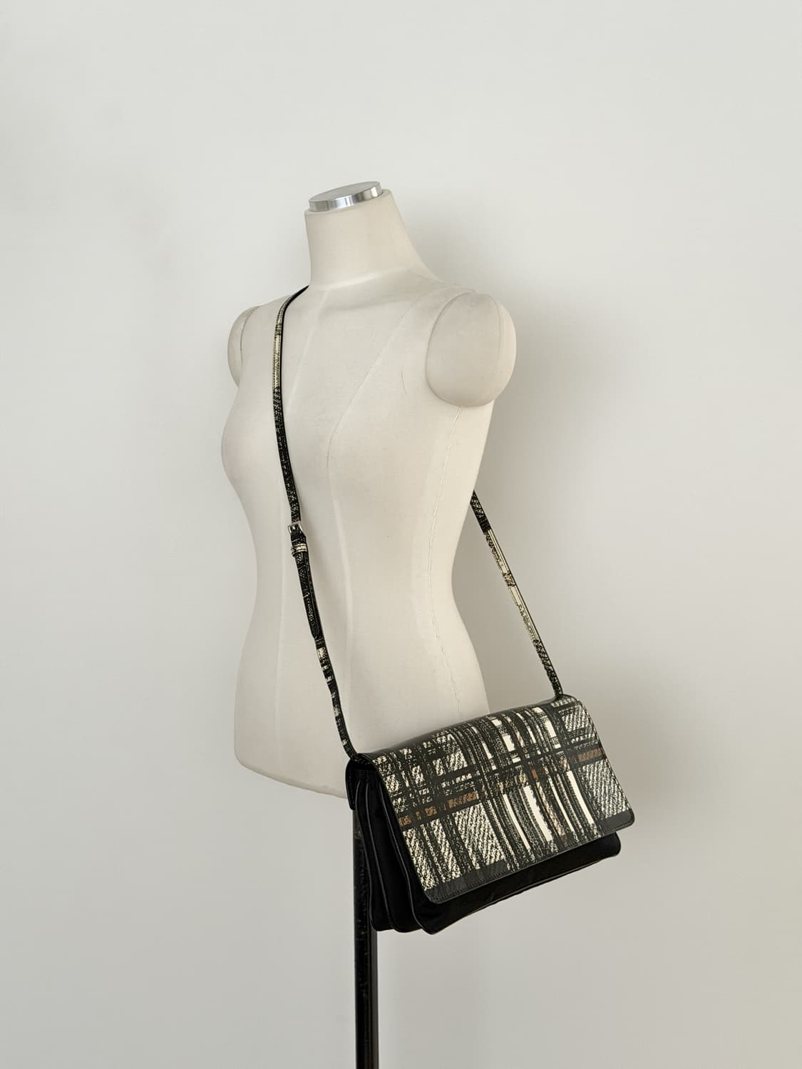 프라다 타탄 체크 사피아노 & 나일론 아코디언 크로스백 상품이미지1