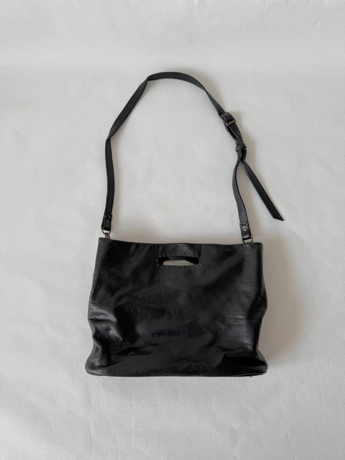 유르트(YURT) 레더 토트 크로스백 상품이미지1