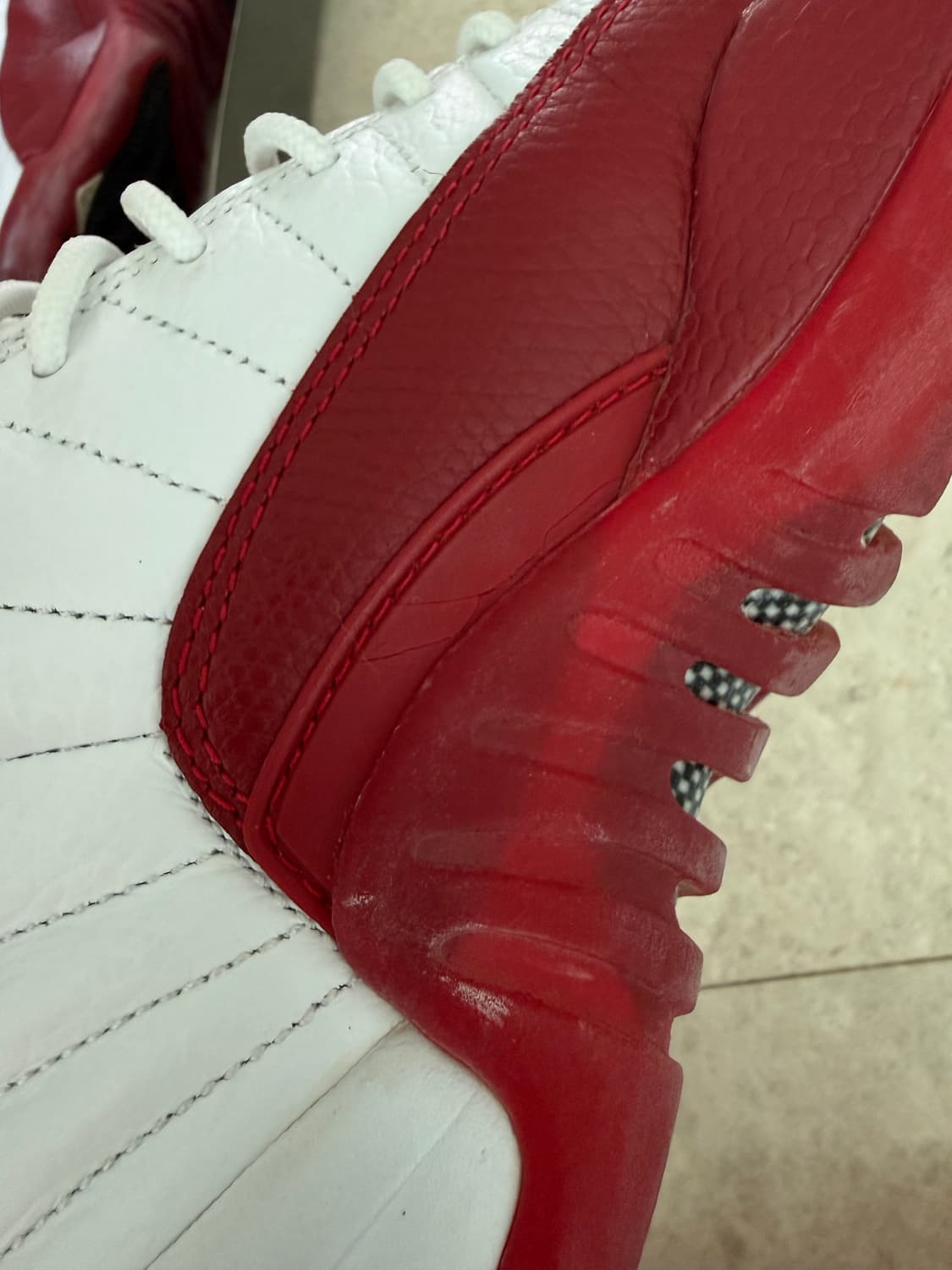 에어 조던 12 레트로 체리 gs 상품이미지7