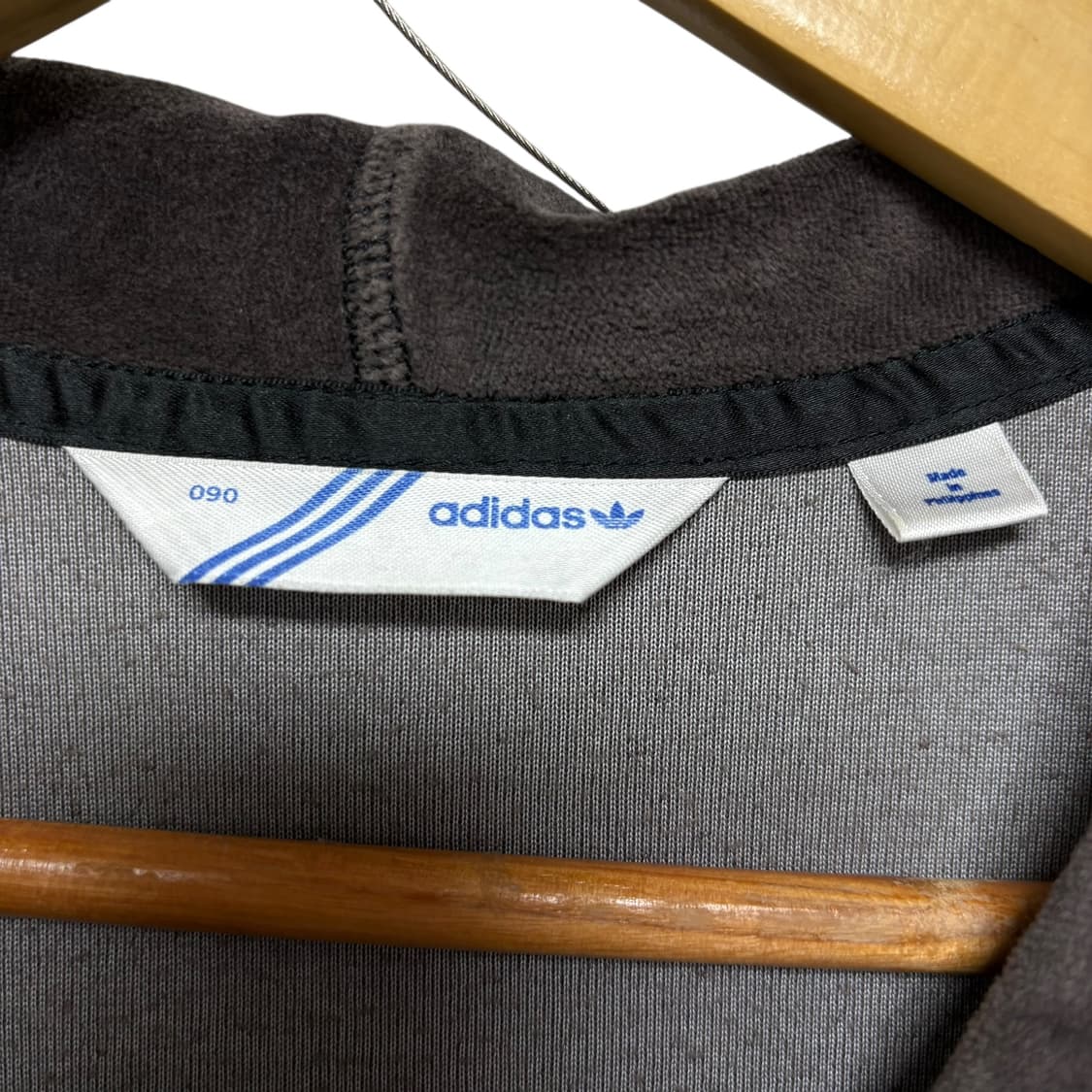 3806 아디다스 챠콜 골드 벨벳 후드집업  상품이미지4