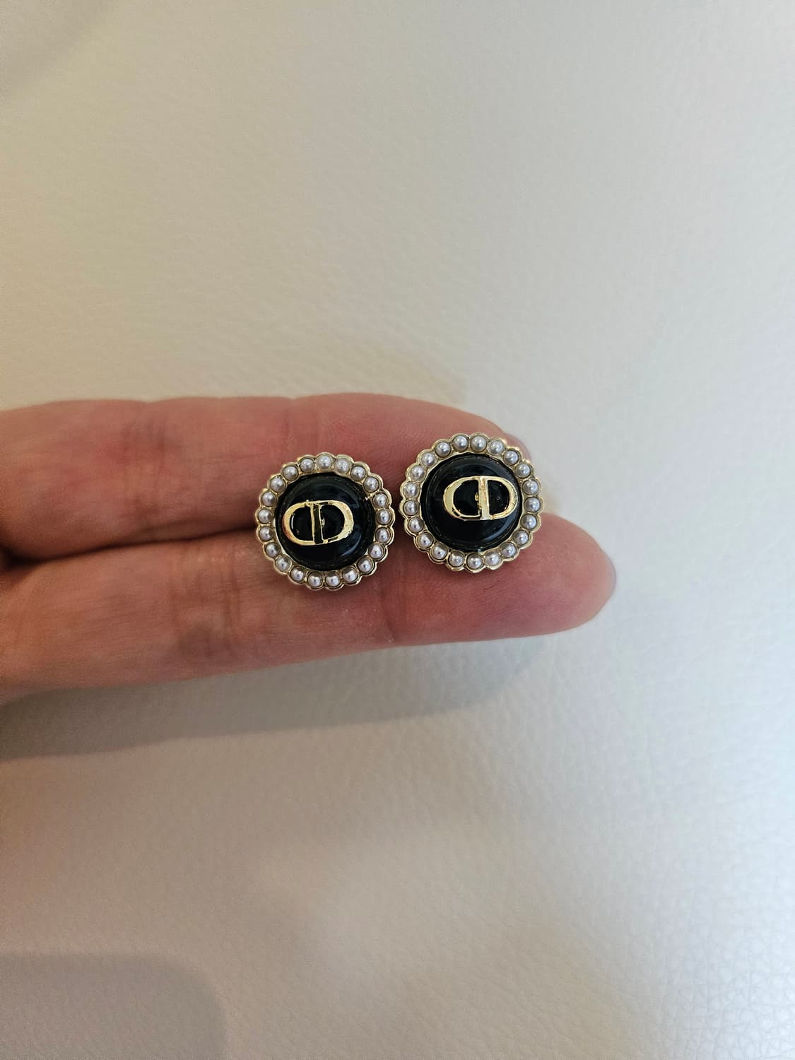 디올 업사이클링 블랙스톤 진주 귀걸이 상품이미지6